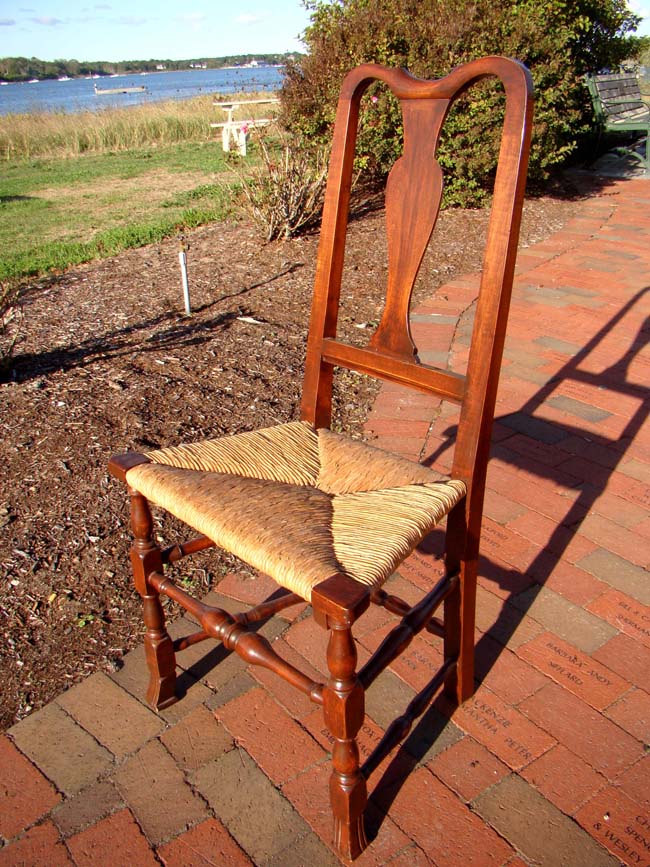 A beautiful New England Queen Anne period maple side chair circa 1730-1775